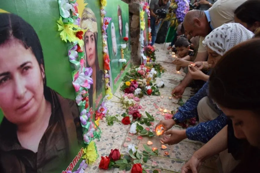 Bi vêxistina mûman şehîdên komkujiya Helincê hatin bibîranîn
