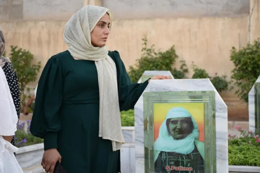 Şehîdên komkujiya Kobanê li ser gorên xwe hatin bibîranîn