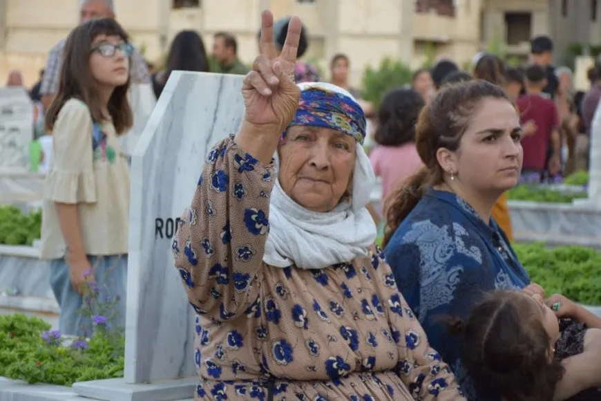 Şehîdên komkujiya Kobanê li ser gorên xwe hatin bibîranîn