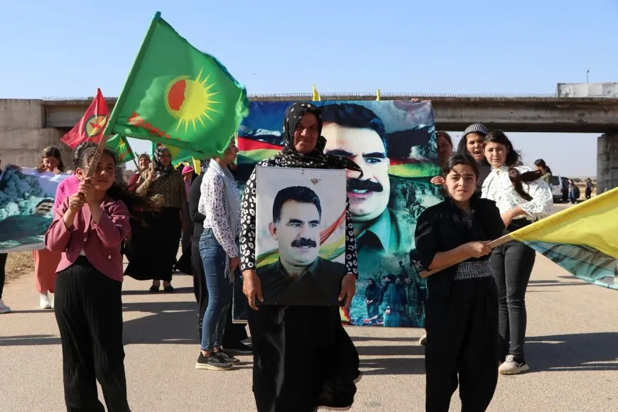 Bi daxuyanî û meşê tecrîda li ser Rêber Abdullah Ocalan hat şermezarkirin