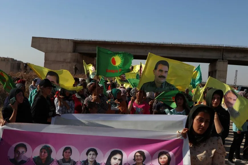Bi daxuyanî û meşê tecrîda li ser Rêber Abdullah Ocalan hat şermezarkirin