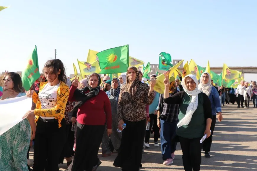 Bi daxuyanî û meşê tecrîda li ser Rêber Abdullah Ocalan hat şermezarkirin