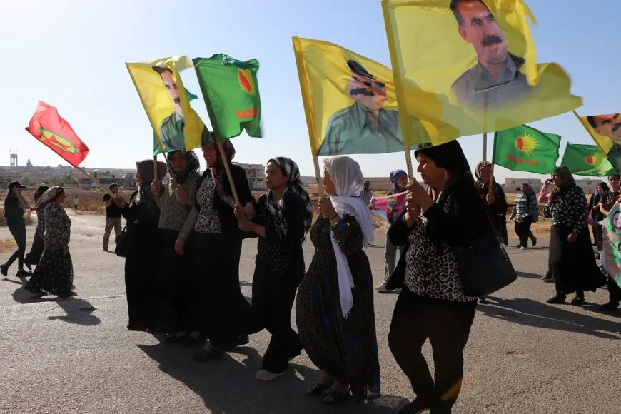 Bi daxuyanî û meşê tecrîda li ser Rêber Abdullah Ocalan hat şermezarkirin