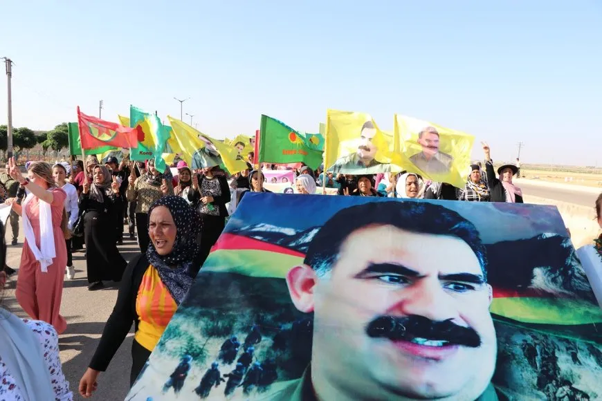 Bi daxuyanî û meşê tecrîda li ser Rêber Abdullah Ocalan hat şermezarkirin