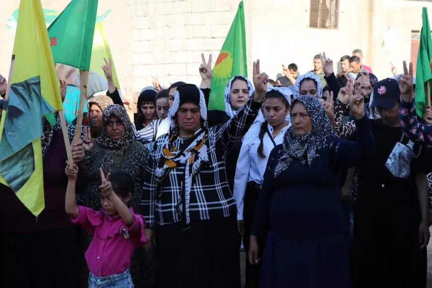 Bi daxuyanî û meşê tecrîda li ser Rêber Abdullah Ocalan hat şermezarkirin