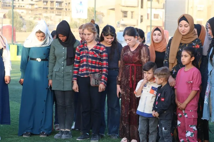 Desteya Ciwan û Werzîşê tîma Ciwanên Holê xelat kir
