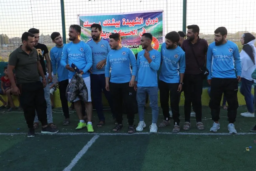 Desteya Ciwan û Werzîşê tîma Ciwanên Holê xelat kir