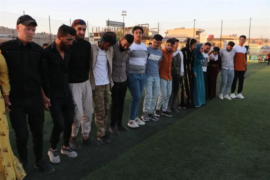Desteya Ciwan û Werzîşê tîma Ciwanên Holê xelat kir