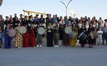 ˊEm ê dîlana azadiyê li her derê bigerîninˊ