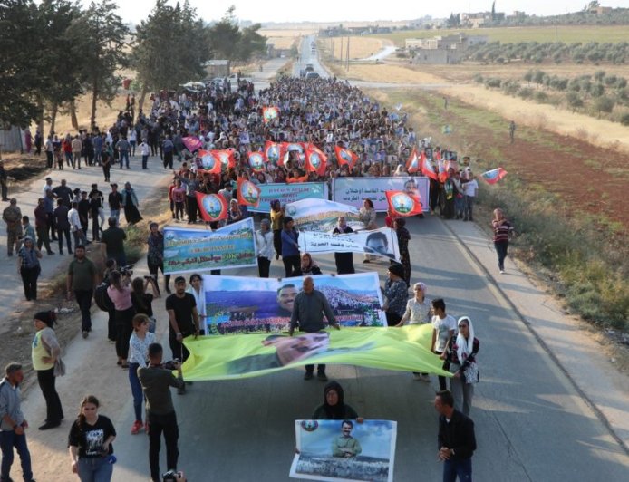 Koçberên Efrînê: Azadiya fîzîkî ya Rêbertî armanca me ya pêşîn e