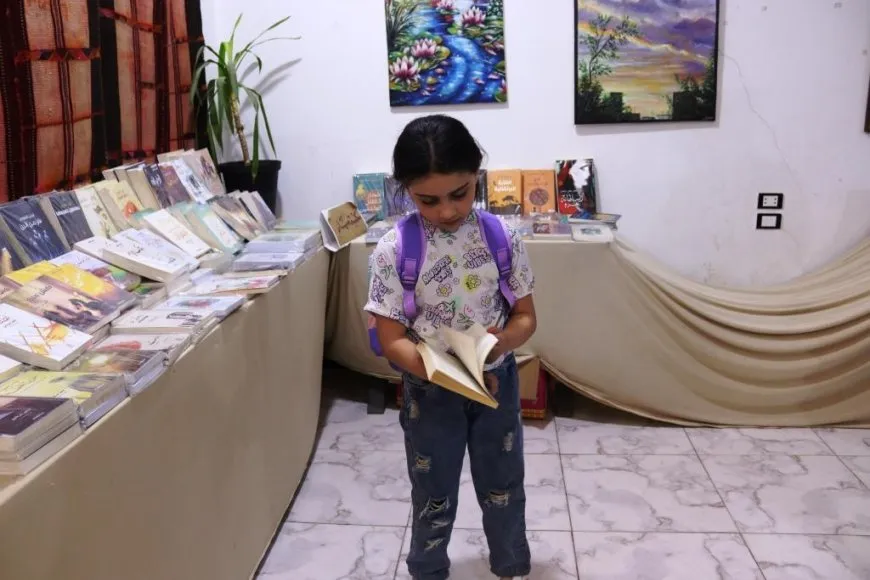 Pêşangeha Pirtûkan a li Reqayê di roja duyemîn de berdewam e