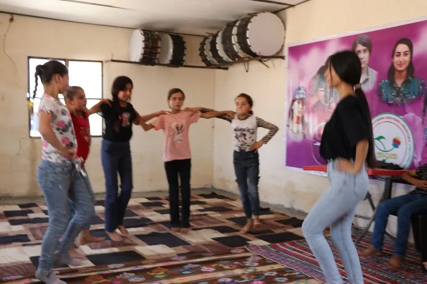 'Bi zarokên pêşerojê re wê huner pêşbikeve'
