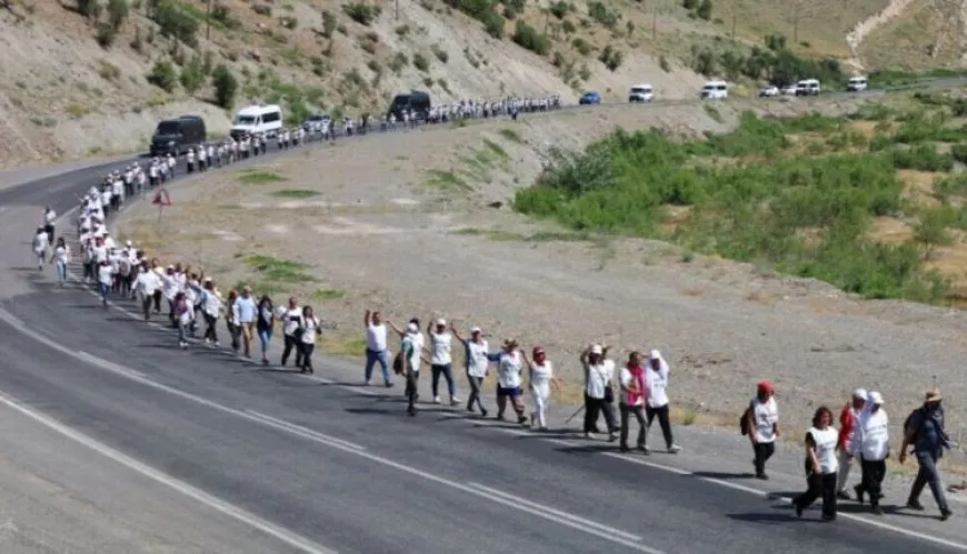 ‘Meşa Rêzgirtin ji Îradeyê re‘di roja 8’an de berdewame
