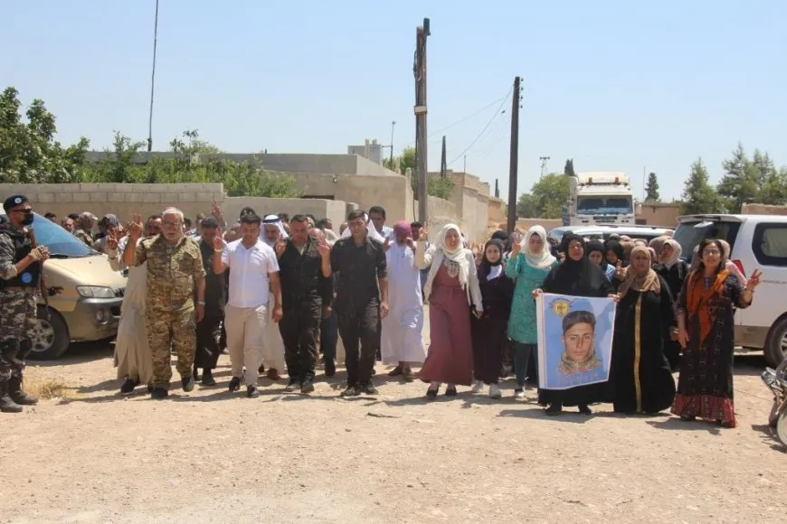 Xelkê Minbicê sersaxî da malbatên şehîdan