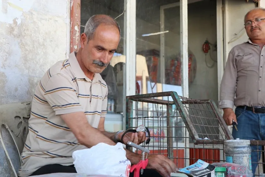 Piştî koçberbûna ji Efrînê karê xwe yê salan li Fafînê didomîne