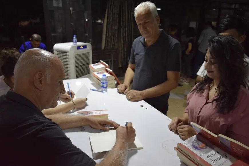 Li Qamişlo pirtûka helbestê ya bi navê ‘Derengî Xewnê’ hat îmzekirin