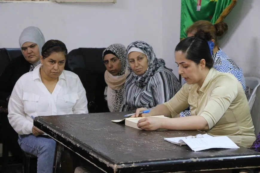 Koma xwendinê ya jinan a Şêxmeqsûdê pirtûkên Rêber Ocalan nîqaş dike