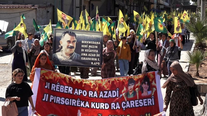 Şêniyên Dirbêsiyê ji bo azadiya Rêber Abdullah Ocalan meşiyan