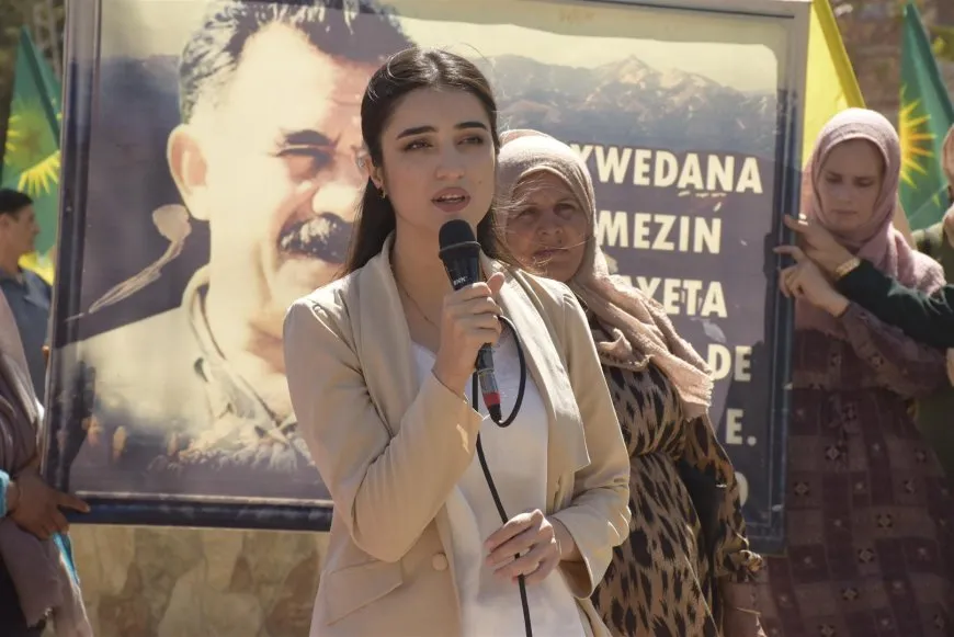 Şêniyên Dirbêsiyê ji bo azadiya Rêber Abdullah Ocalan meşiyan
