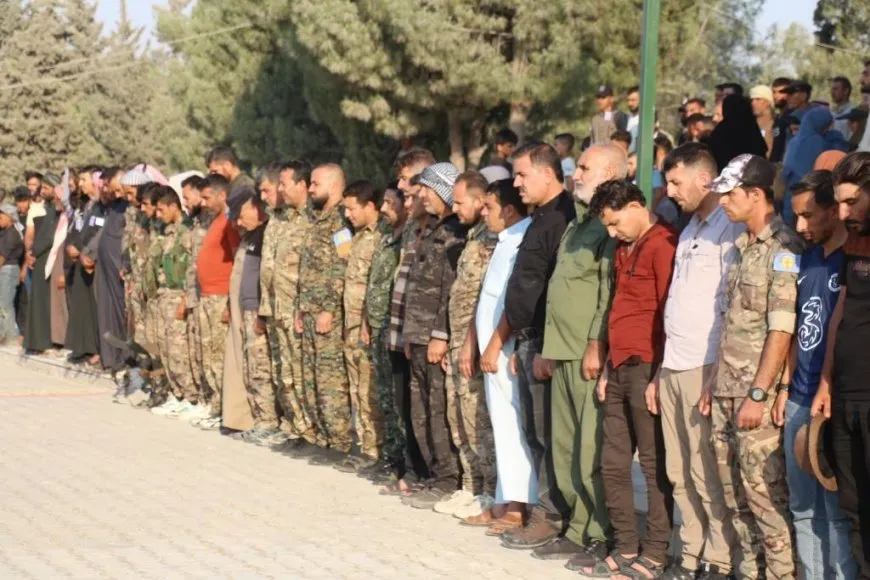 Meclisa Leşkerî ya Minbicê şehîdekî xwe oxir kir
