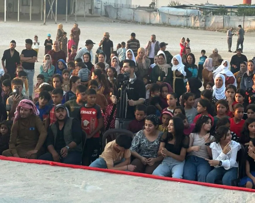 Dibistana Hunerî û Havînî şahiyek li kampa Newroz li dar xist