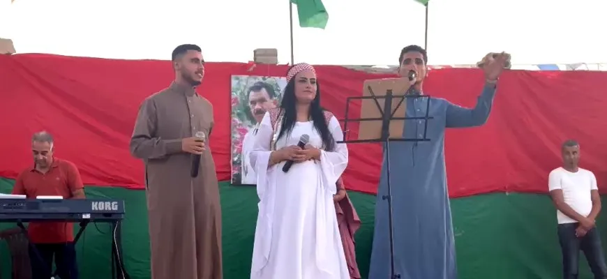 Dibistana Hunerî û Havînî şahiyek li kampa Newroz li dar xist
