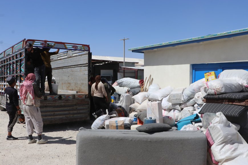 Beşeke din koçberên sûriyeyî ji kampa Holê derket