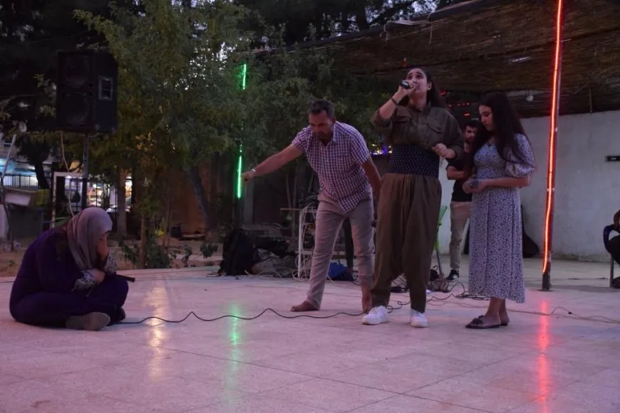 Ji Tevgera Hîlala Zêrîn çalakiyek li dijî tundiya li ser jinê