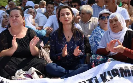 Çalakiya ‘Deng bide azadiyê’: Dawî li tecrîda li Îmraliyê bînin