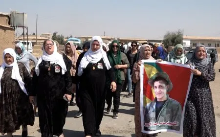 Ji bo şehîd Berxwedan Qamişlo merasîmek li dar ket