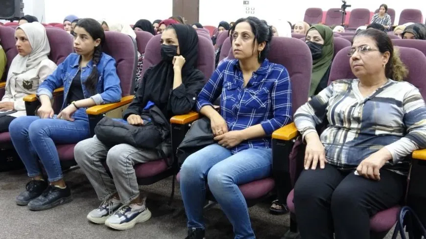 Jinên Ciwan têkildarî nîqaşkirina fikrên Rêber Abdullah Ocalan semînerek da