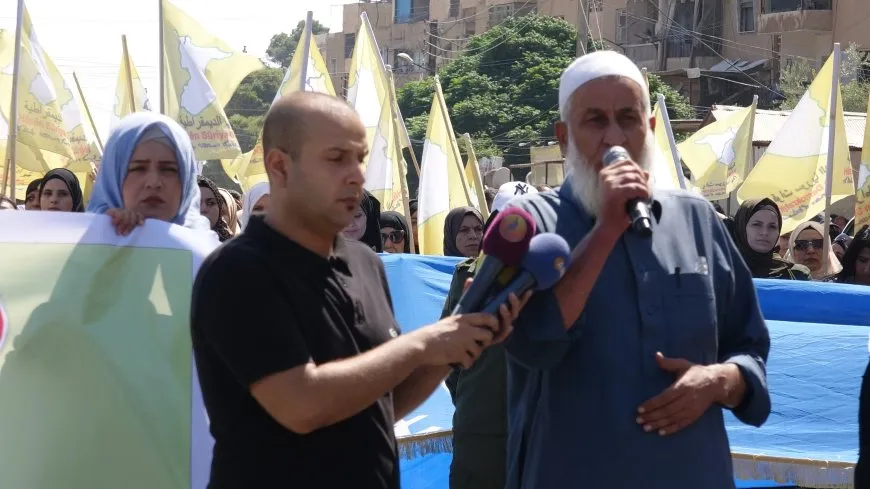 Şêniyên kantona Tebqayê ji bo piştgiriya QSD’ê meşiyan