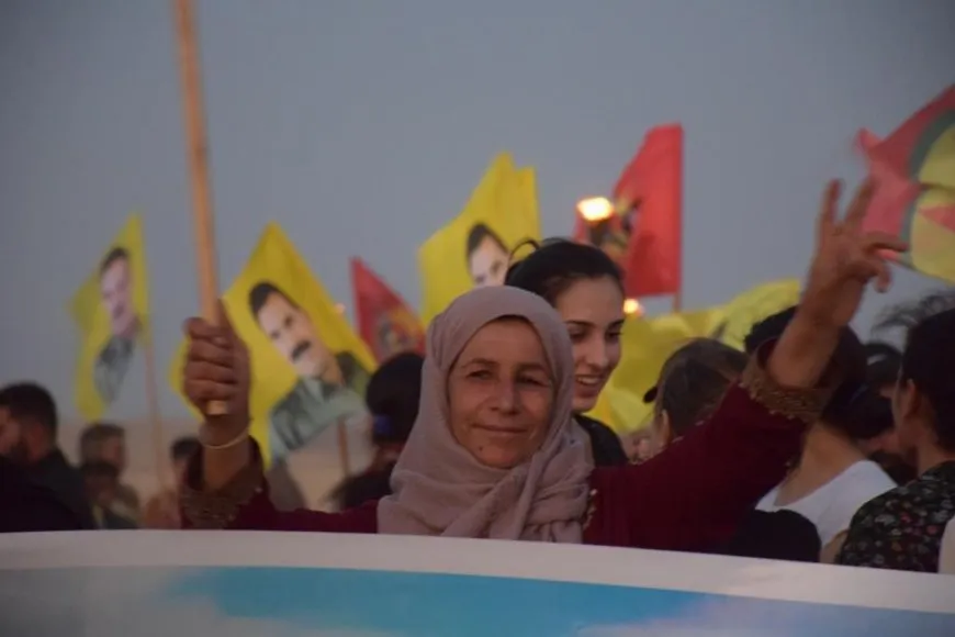 Xelkê Taşlûkê bi meşaleyan 15`ê Tebaxê pîroz kir