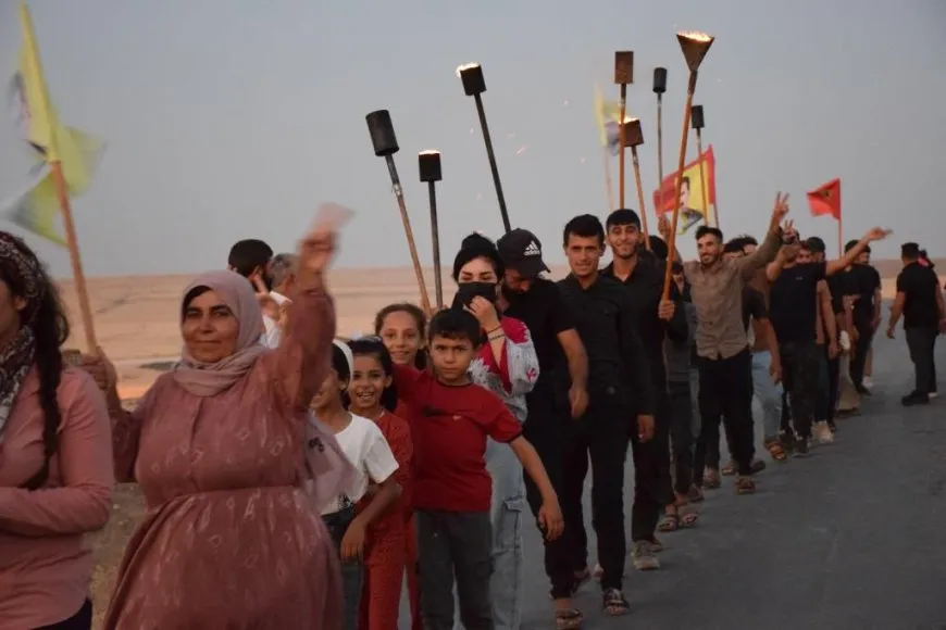 Xelkê Taşlûkê bi meşaleyan 15`ê Tebaxê pîroz kir