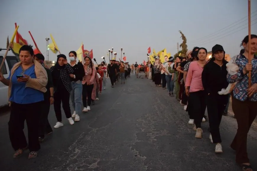 Xelkê Taşlûkê bi meşaleyan 15`ê Tebaxê pîroz kir
