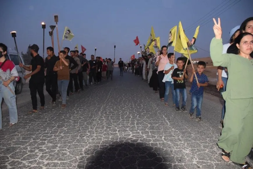 Xelkê Taşlûkê bi meşaleyan 15`ê Tebaxê pîroz kir