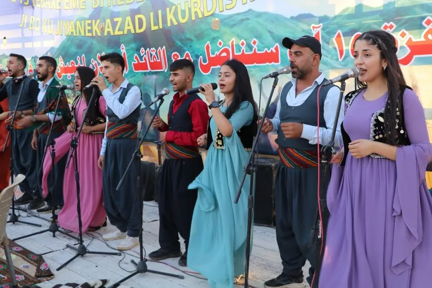 Xelkê Bakur û Rojhilatê Sûriyeyê bi çoşeke mezin 15ˊê Tebaxê pîroz kir
