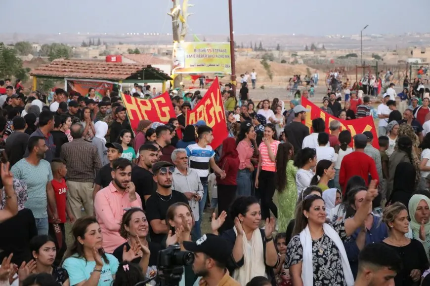 Xelkê Bakur û Rojhilatê Sûriyeyê bi çoşeke mezin 15ˊê Tebaxê pîroz kir