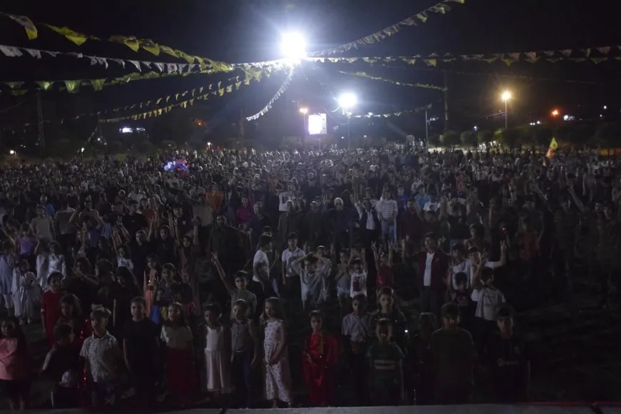 Xelkê Bakur û Rojhilatê Sûriyeyê bi çoşeke mezin 15ˊê Tebaxê pîroz kir