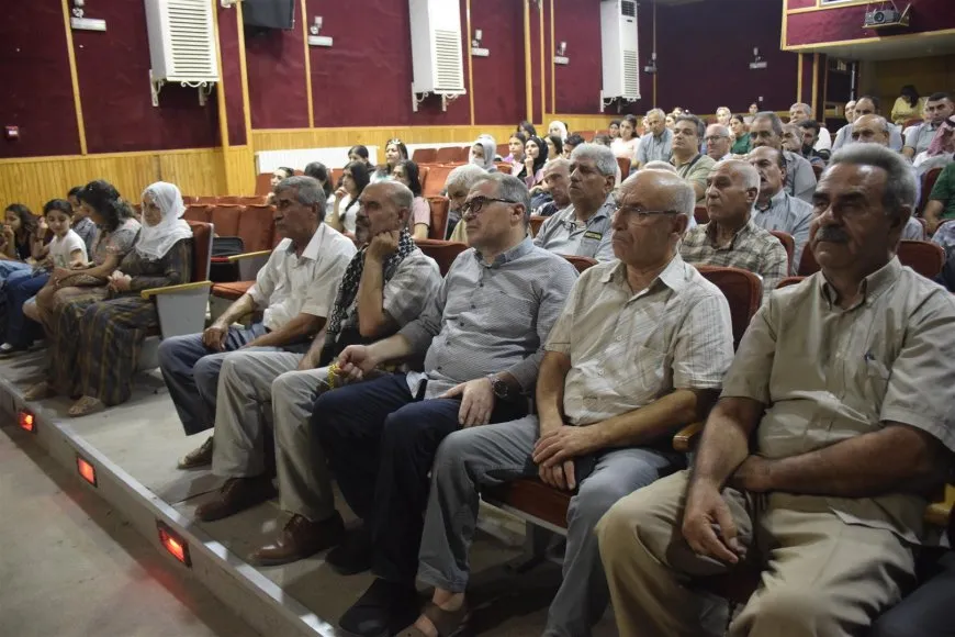 Li Dêrikê têkildarî îmzekirina pirtûka "Şoreşgerên Cizîrê" şahî