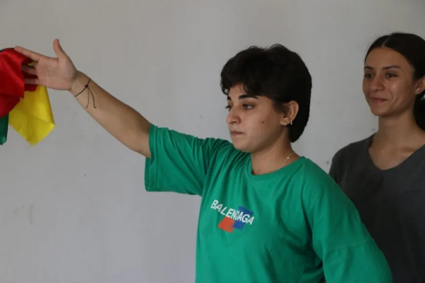 Komên Helebê fêrî govendên gelêrî yên Bakur dibin
