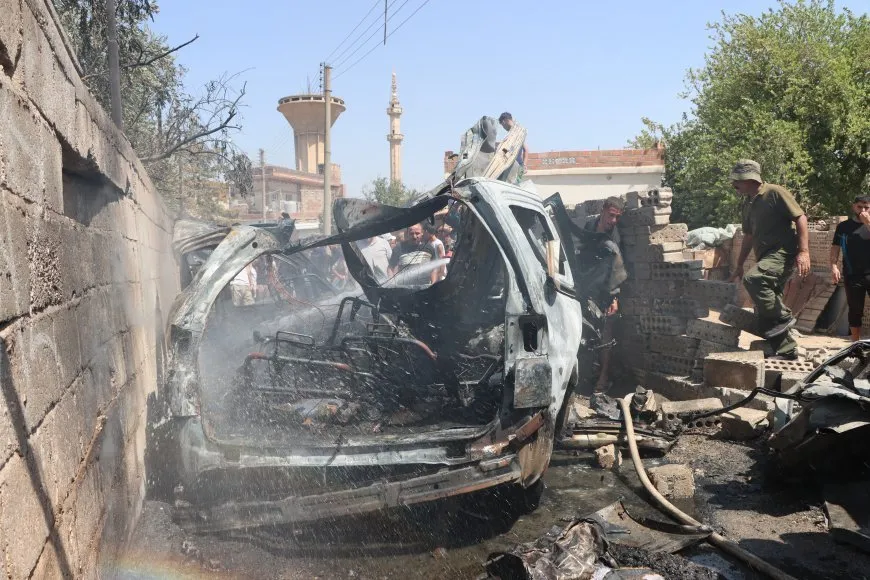 Li nêzî Navenda Postê û Peywendiyan a Qamişloyê erebeyek teqiya