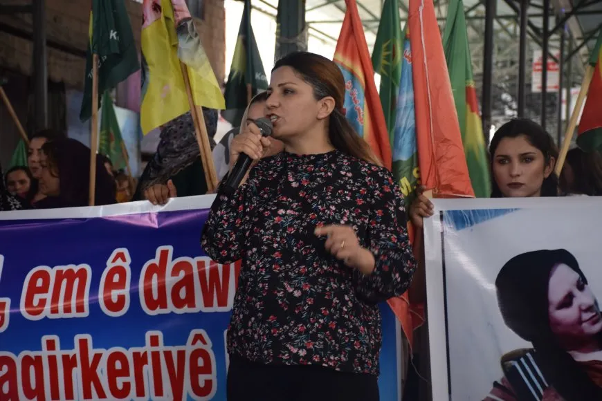 Li Kobanê meşa li dijî êrişan
