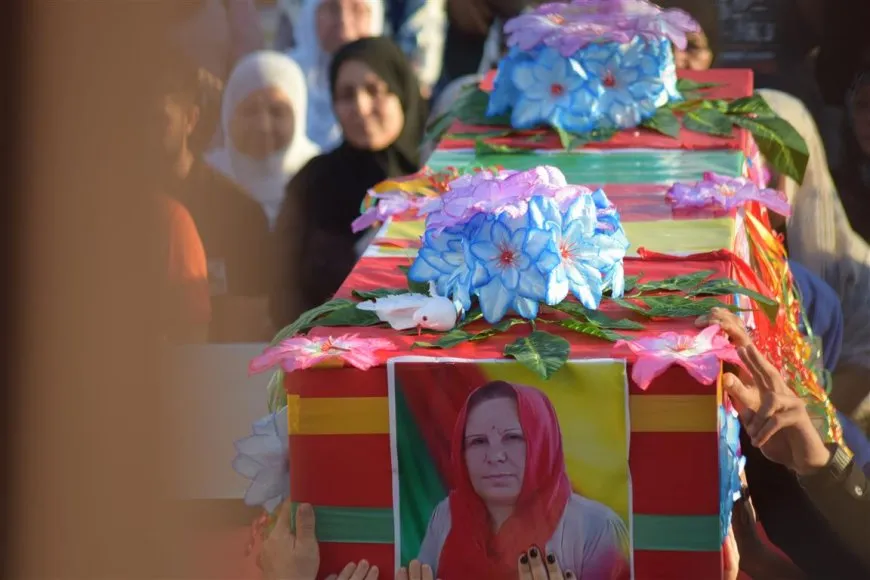 Şehîd Xalîde û Hejar bi merasîmeke girseyî hatin oxirkirin
