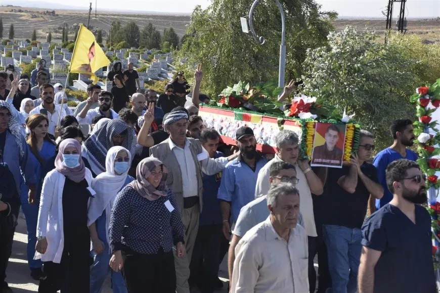 Bi hezar Cizîriyan şehîd Tekîn Goyî oxir kir