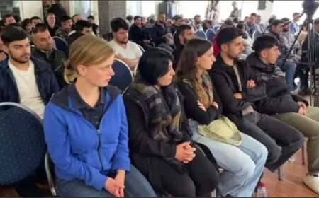 Ciwanên Kurdistanî û Enternasyonalîst Meşa Dirêj bi konferansekê dest pê kir