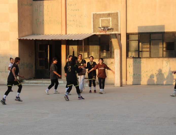 Tîma Basketbolê ya Jinan a Rayn di Dirbêsiyê de ya yekemîn e