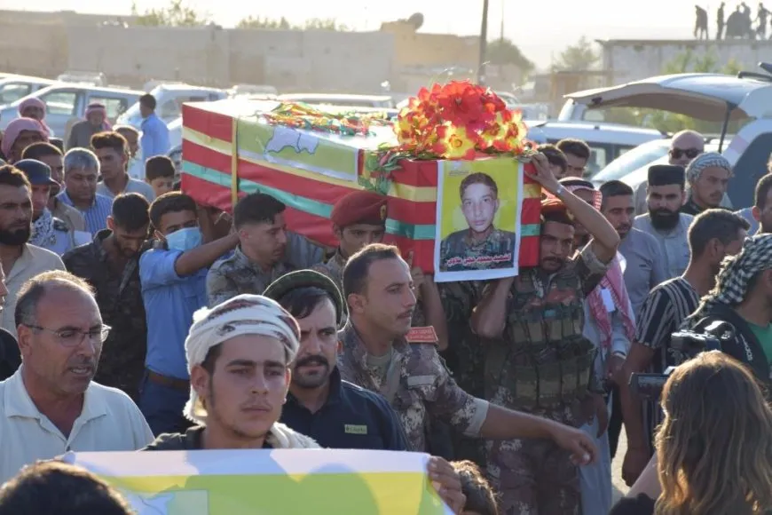 Xelkê Sirînê şehîd Mehmûd Elewî oxir kir
