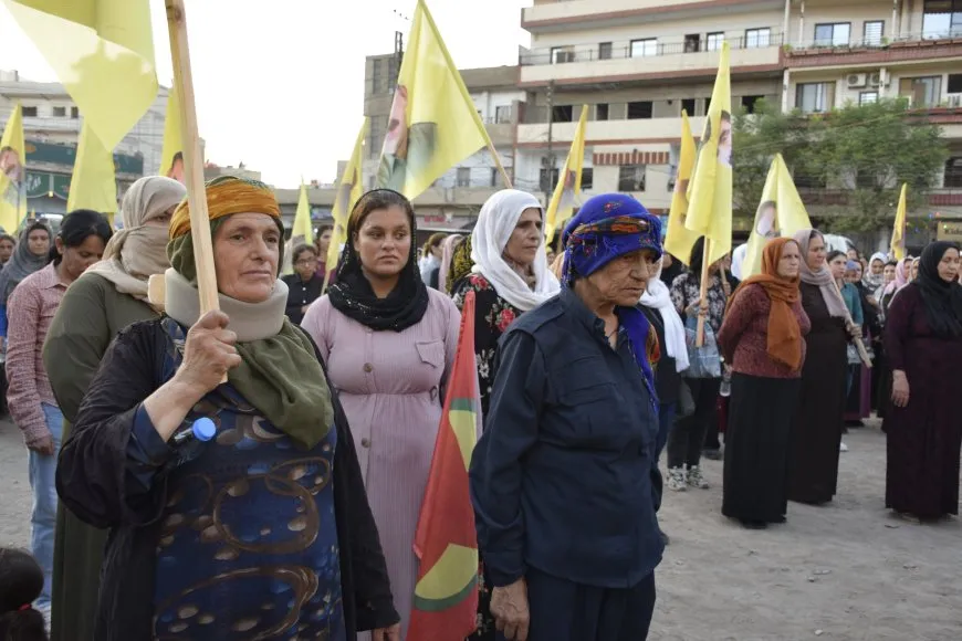 Kongra Star a Cizîrê li dijî tecrîdê meşek li dar xist