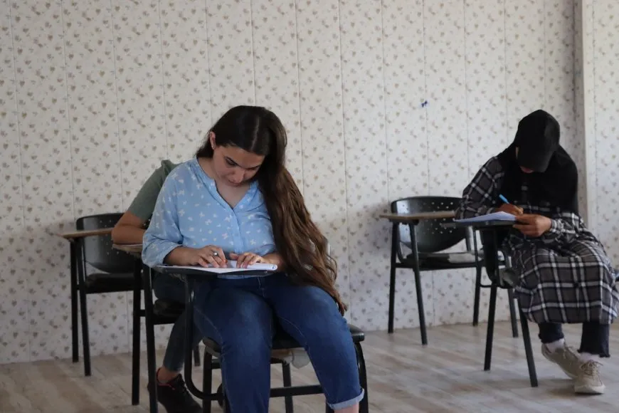 Ezmûnên qebûlkirina zanîngehan destpê kirin